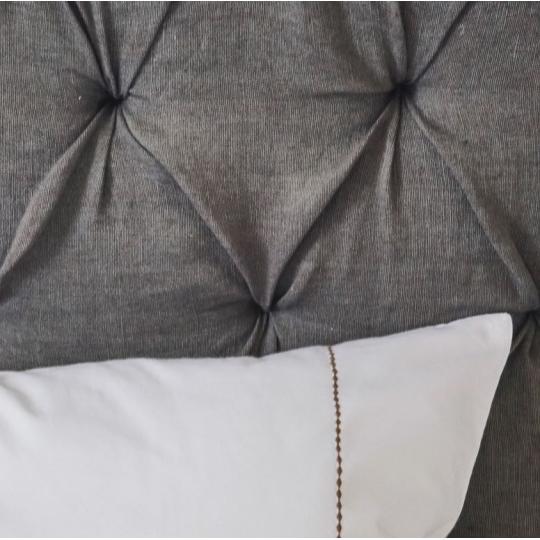 sotet szurke steppelt tuzott karpitos karpitozott haloszoba butor country fakeretes franciaagy agy provanszi skandinav romantikus vintage.jpg